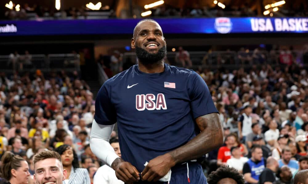 LeBron James and USA Basketball team in Abu Dhabi