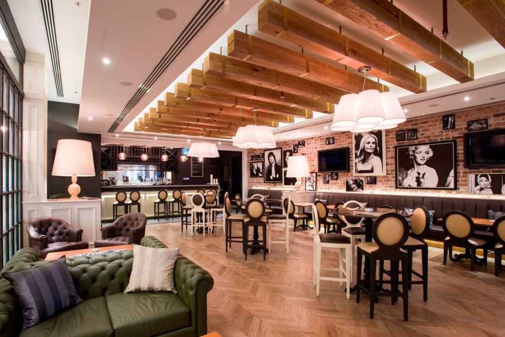 St Tropez Bistro at Mall of the Emirates, with chandeliers and café tables
